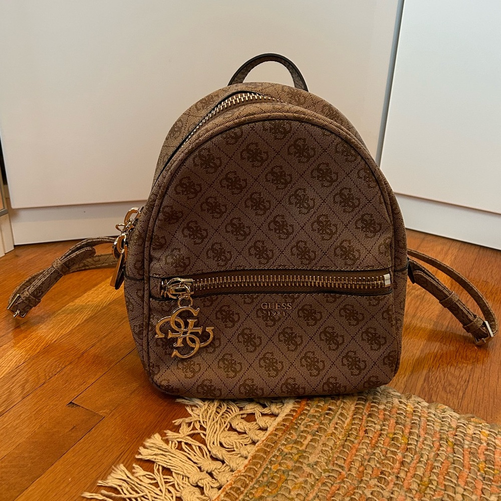 NWOT Guess mini logo backpack
